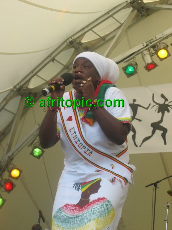 ../Images/AfricaFestival-28-29May05 188.jpg